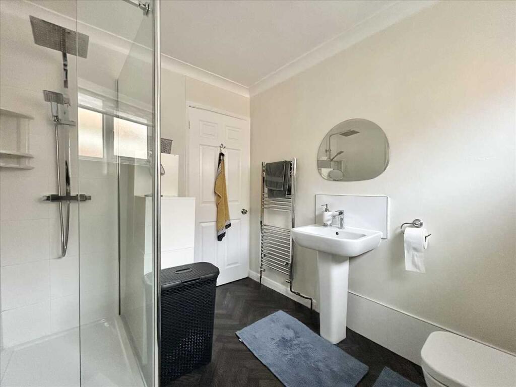 SHOWER ROOM