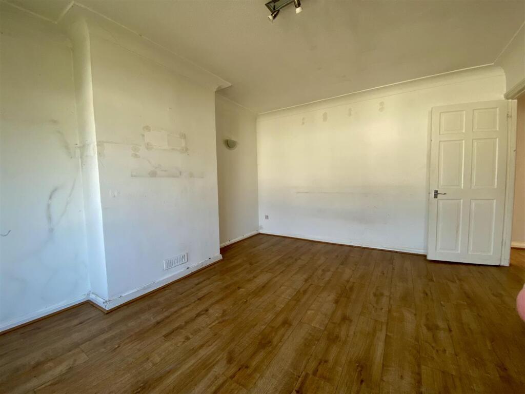 41 Otterburn Gardens Lounge.jpg