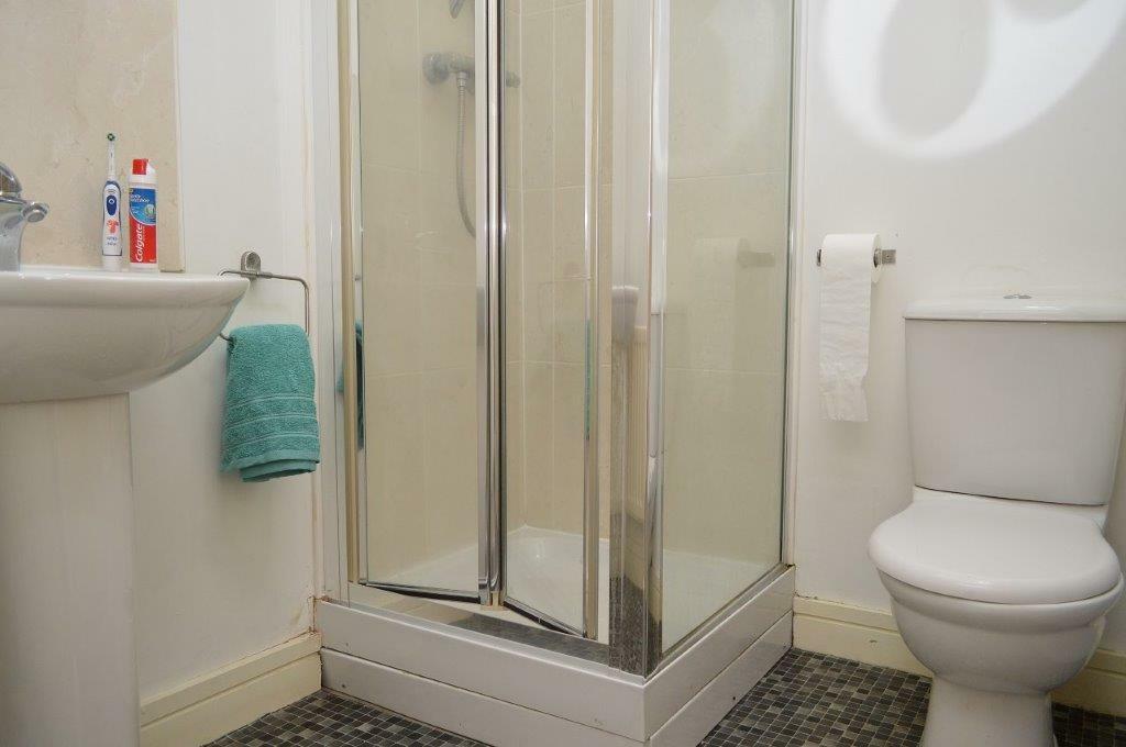 Bathroom..jpg