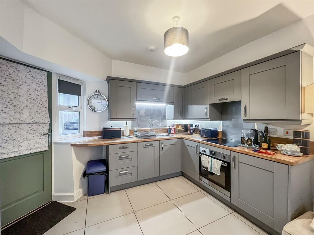 Open Plan Living Room &amp; Kitchen