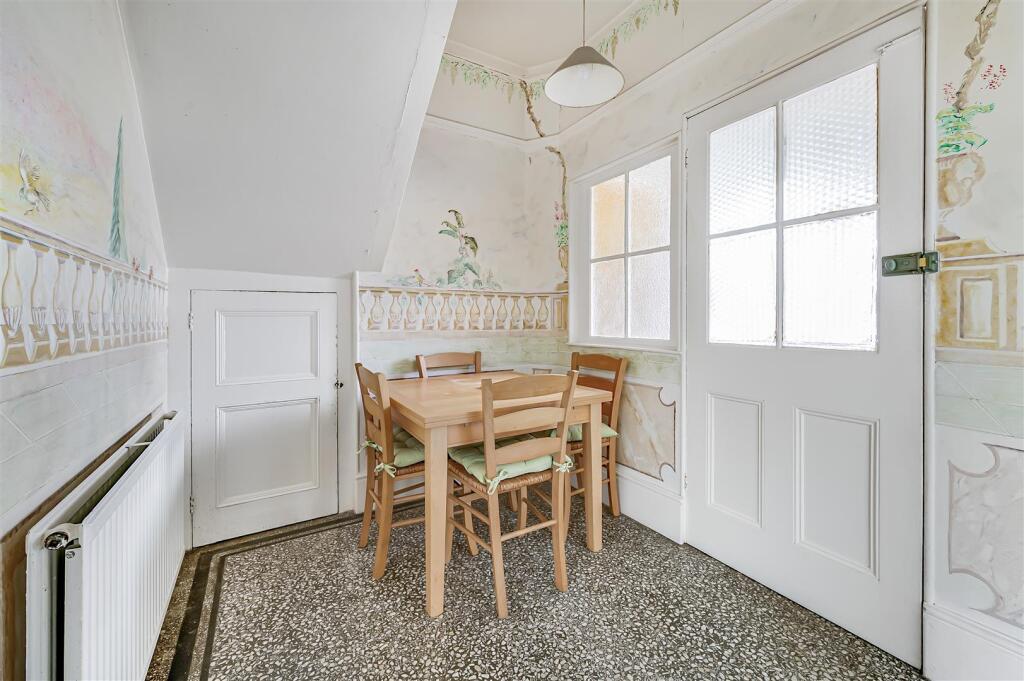 James_Anderson___Leinster_Avenue__East_Sheen__SW1_