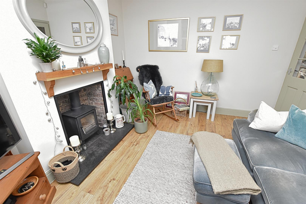 FRONT RECEPTION LOUNGE