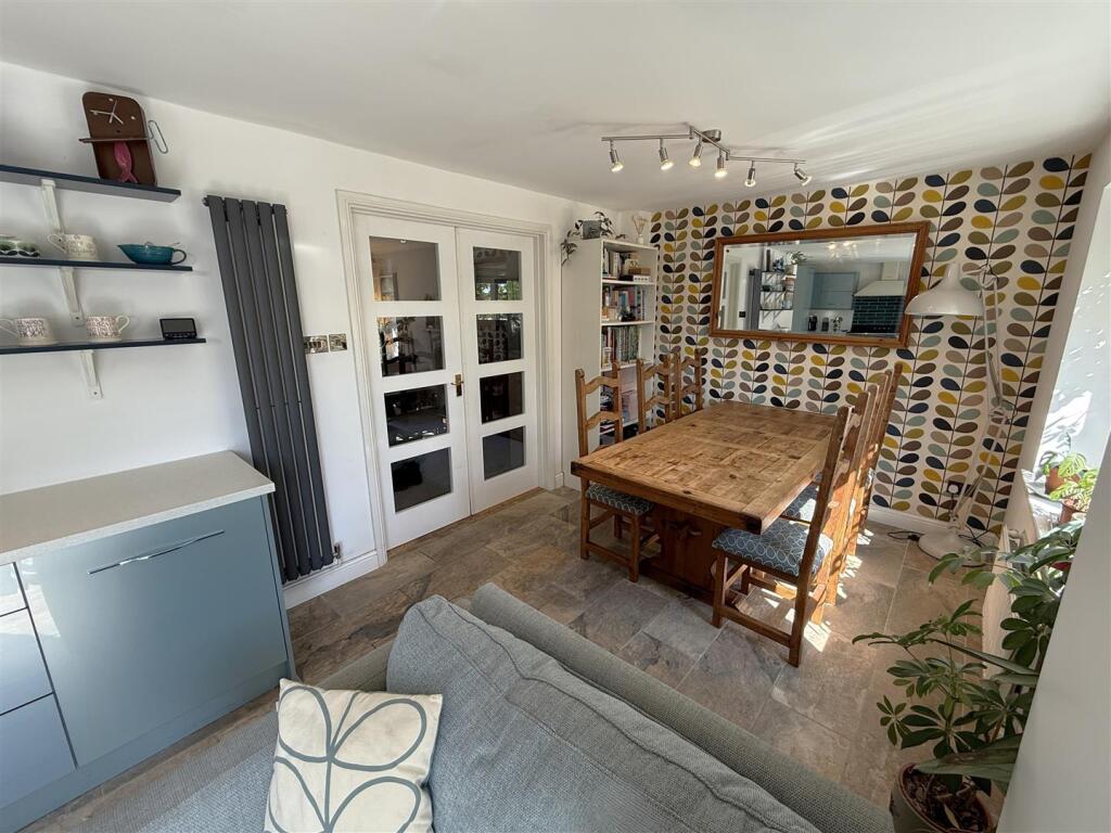 Dining Area.JPG