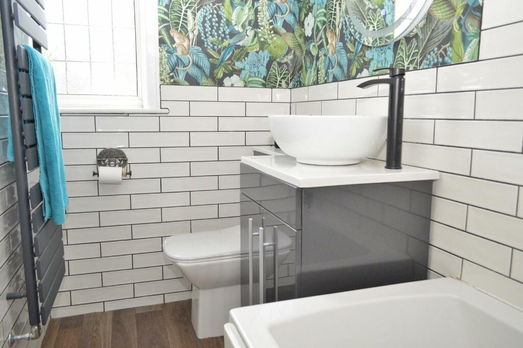 Bathroom..JPG