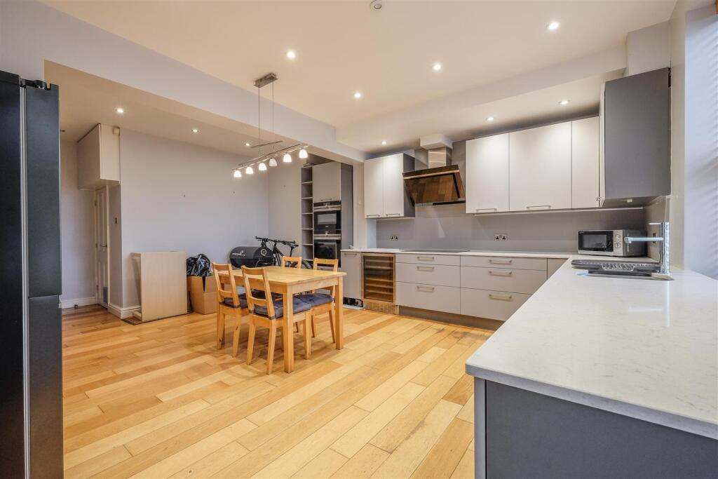 Kitchen/Dining