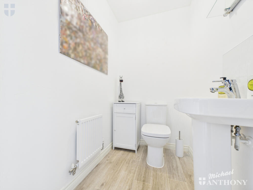 CAM03218G0-PR0613-STILL002