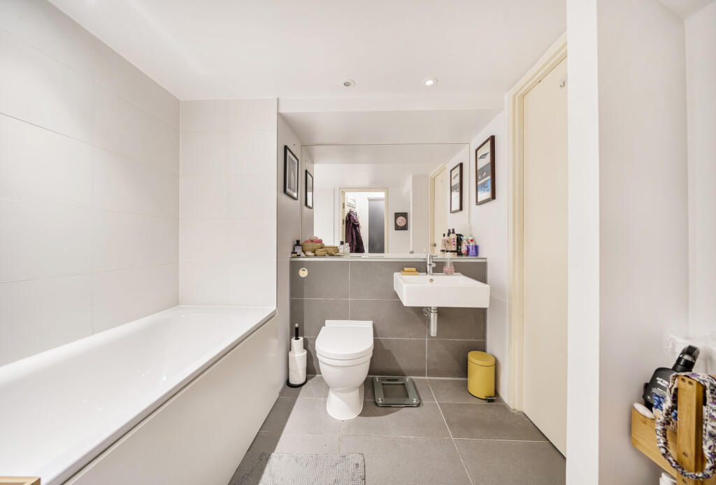 1320083-12-686bca...