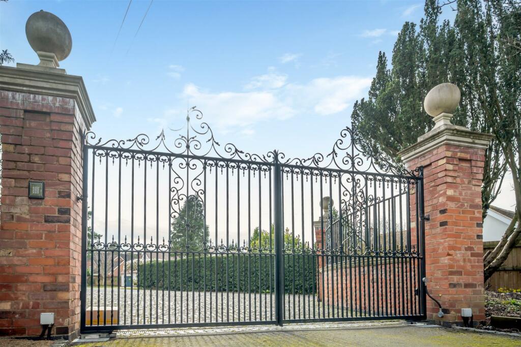 Holmewood Electric Gates