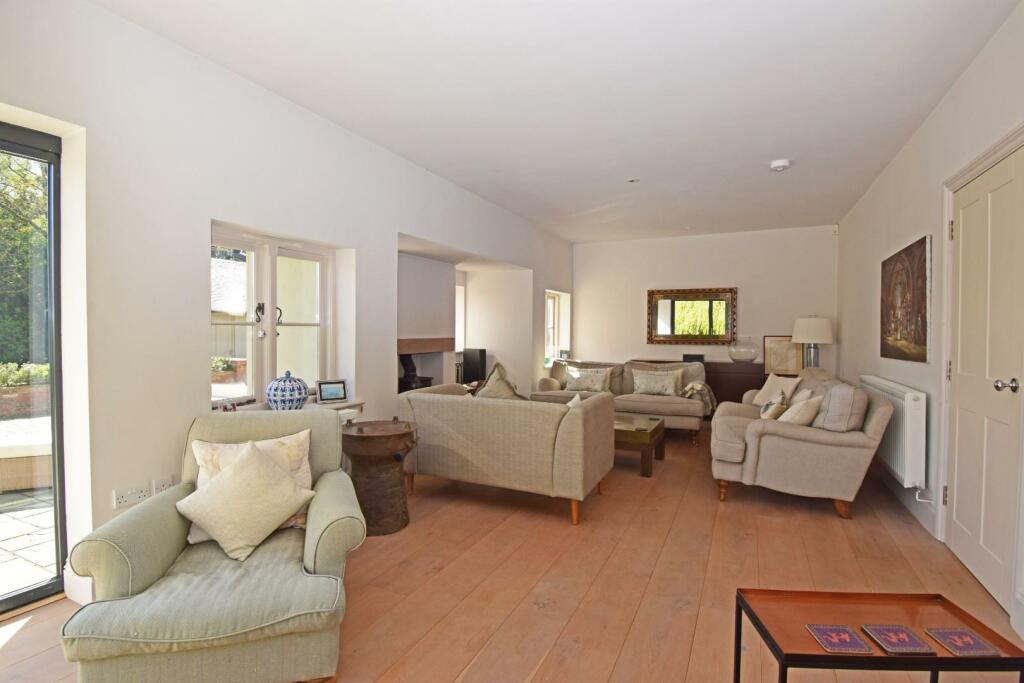 Ridgeway, lounge b.jpg