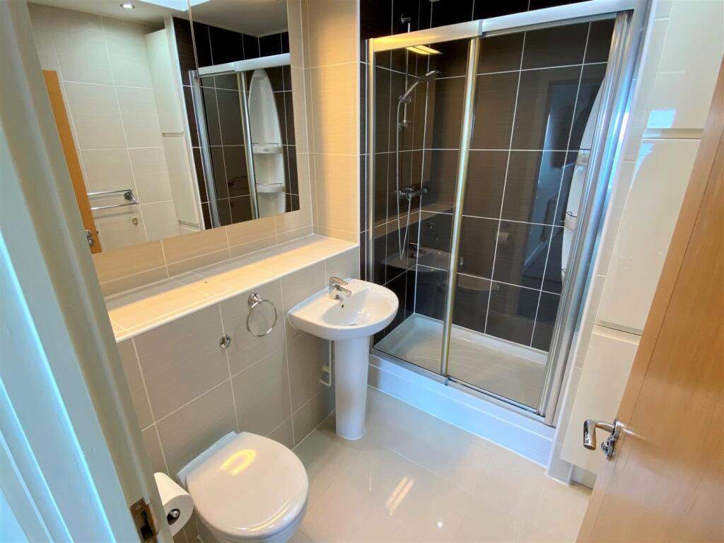 15 Whitewater Apartments En Suite