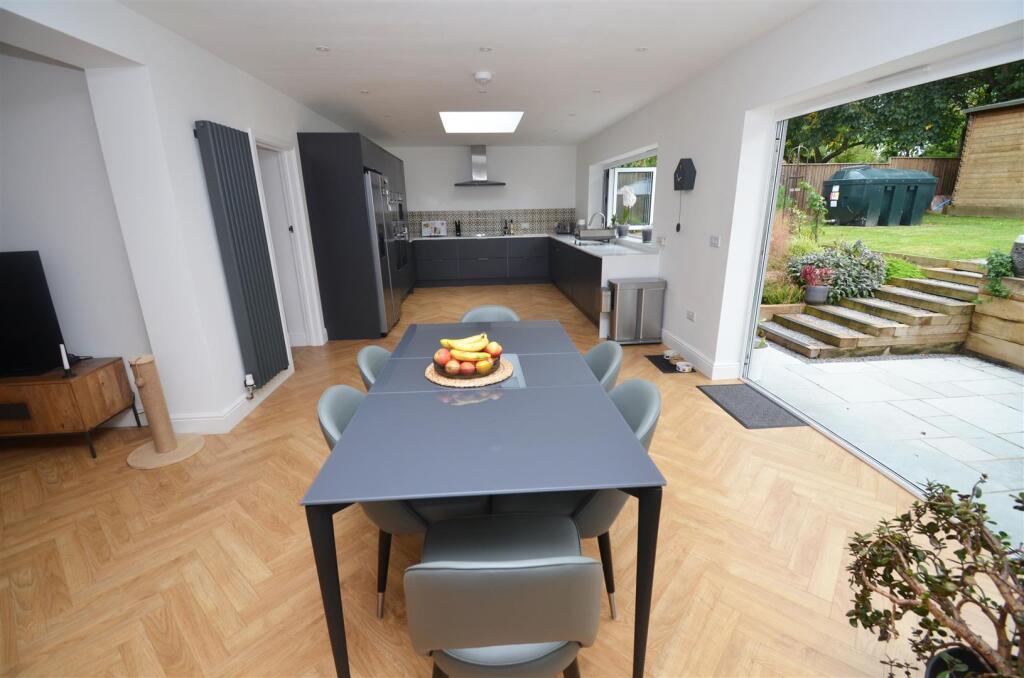 KITCHEN/ DINING ROOM