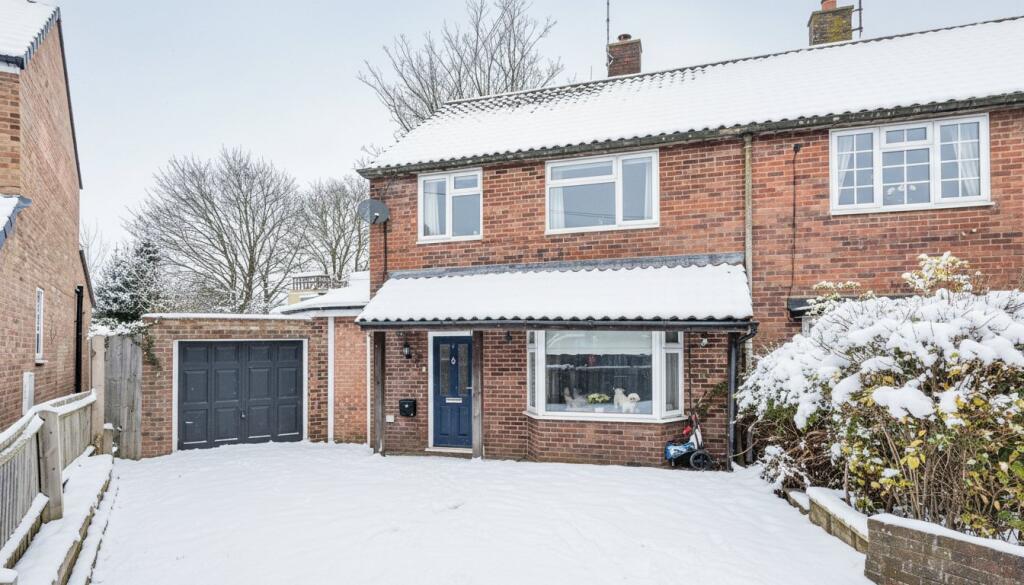 Moats Crescent, Thame, Oxfordshire, OX9