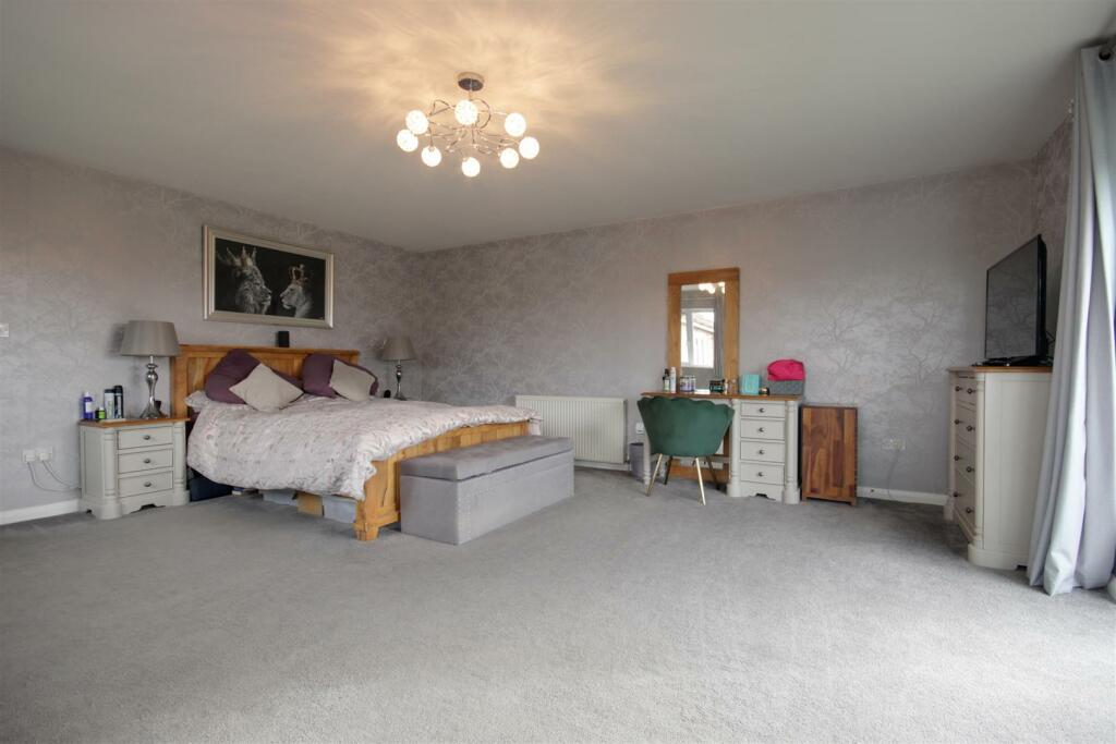 BEDROOM 2 (REAR)