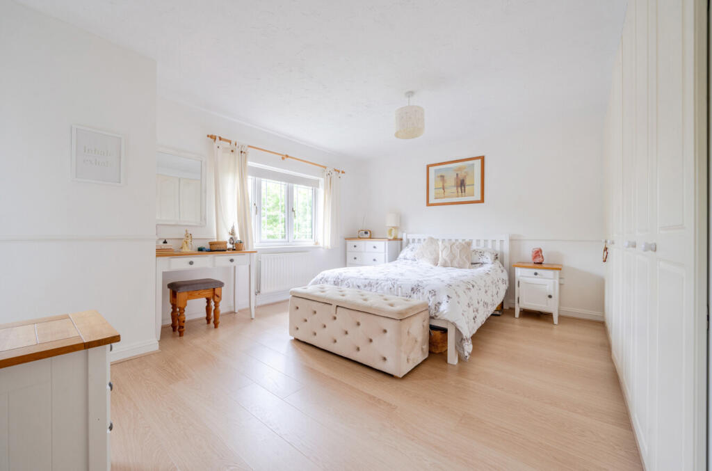 1299489-9-6835b83...