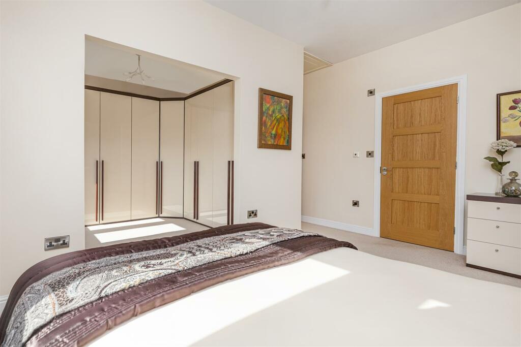 Bramleys Estate Agents - Long Lane - Honley (28).j