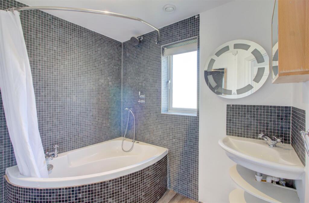 En-suite bathroom