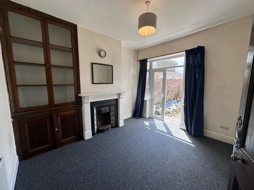dining room/bed 3...