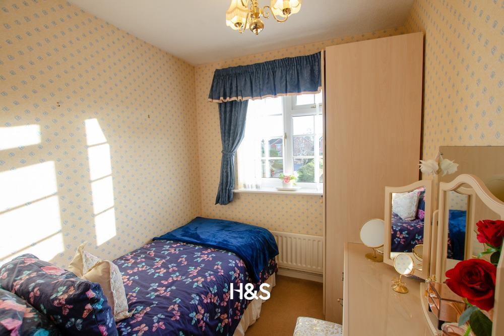 1 Pensham Croft - bed3.jpg