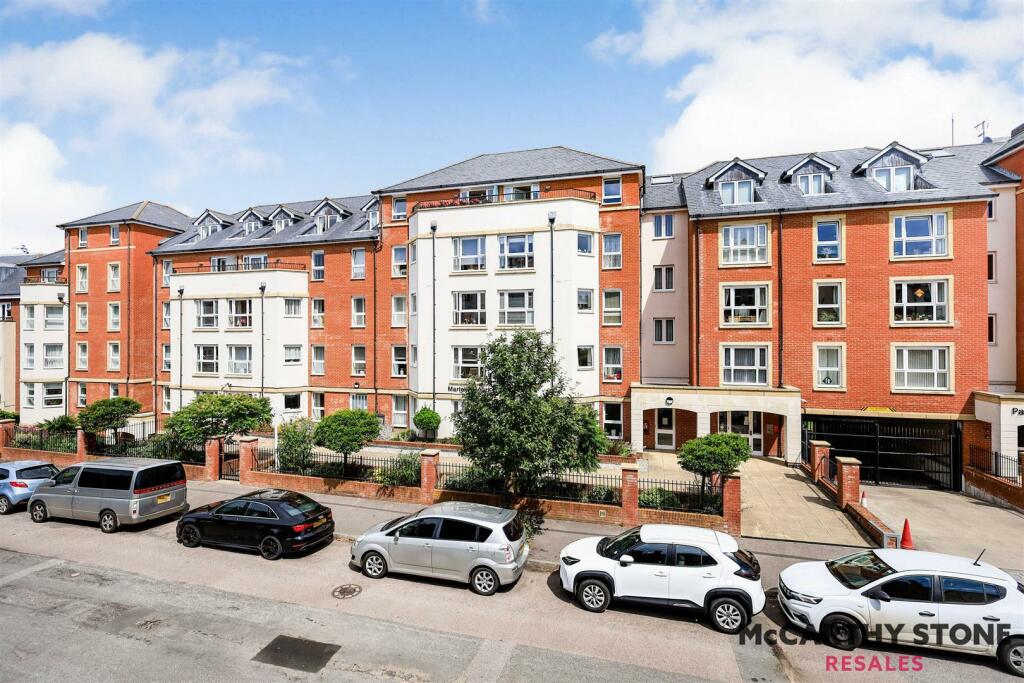 30martellocourtjevingtongardenseastbourne25.jpg