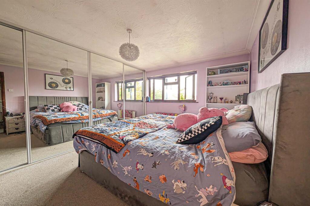 Bed 2 1.jpg