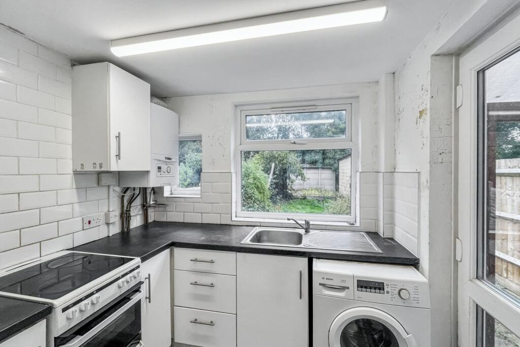 82 Hamilton Avenue, Sutton, Surrey, SM3 9RL