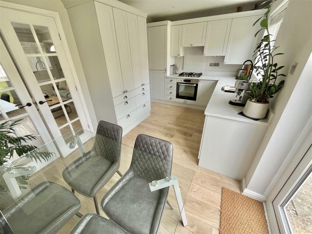 Dining Kitchen Aspect 5