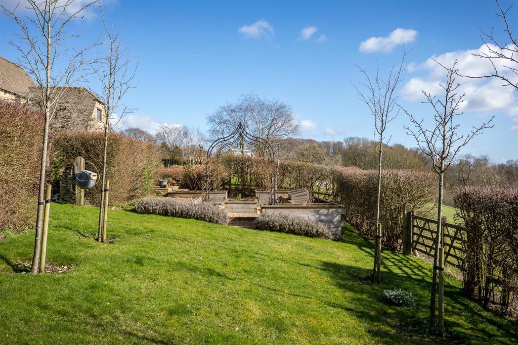22 - Manor Barn - GL53 9PD - Web.jpg