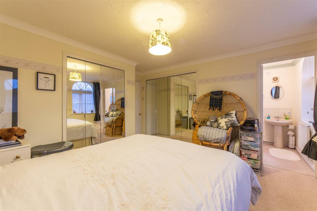 37 Birch Grove-5.jpg