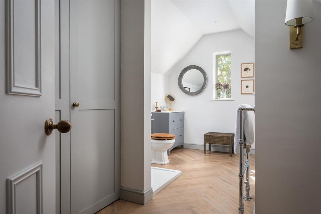 41 - 41 Ampney Crucis - GL7 5SF - Web.jpg