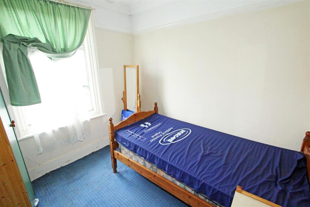 IMG_4387 bed3.jpg
