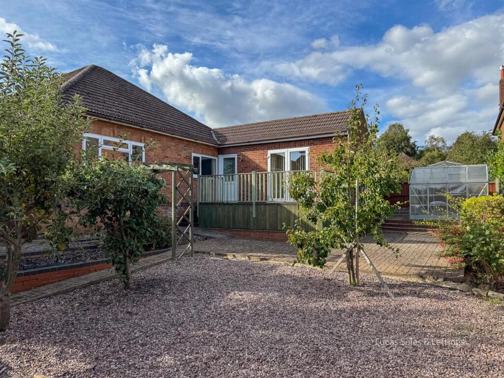 3 Larch Rd Kettering-10.jpg