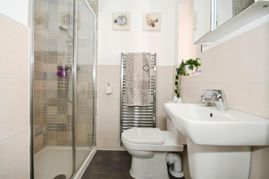 EN SUITE.jpg