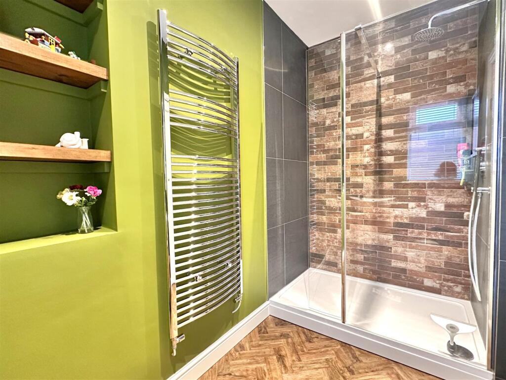 Ground Floor Shower Room 043