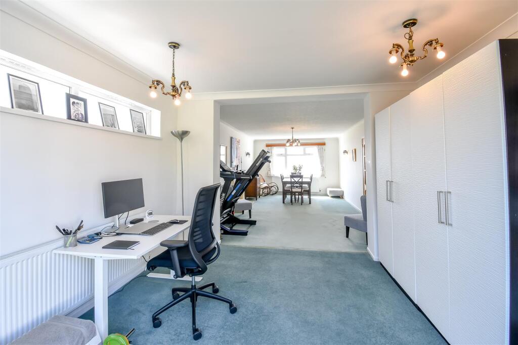 LIVING/DINING ROOM