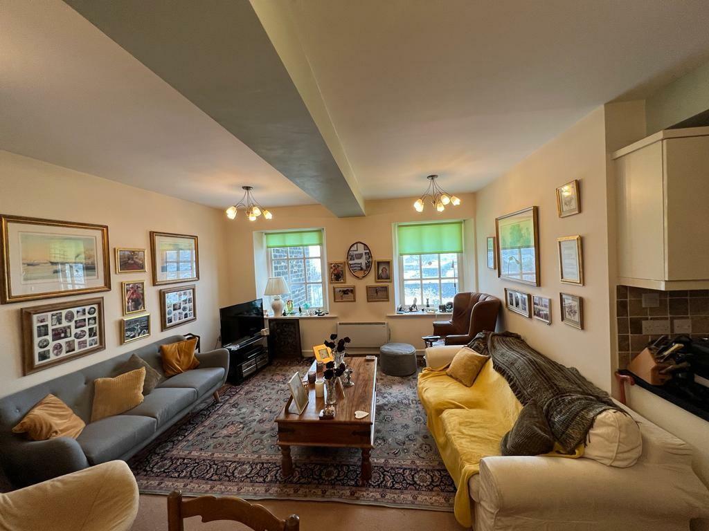 OPEN-PLAN LIVING, DINING AND KITCHEN AREA