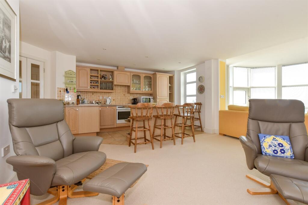 Kitchen/ Living Room