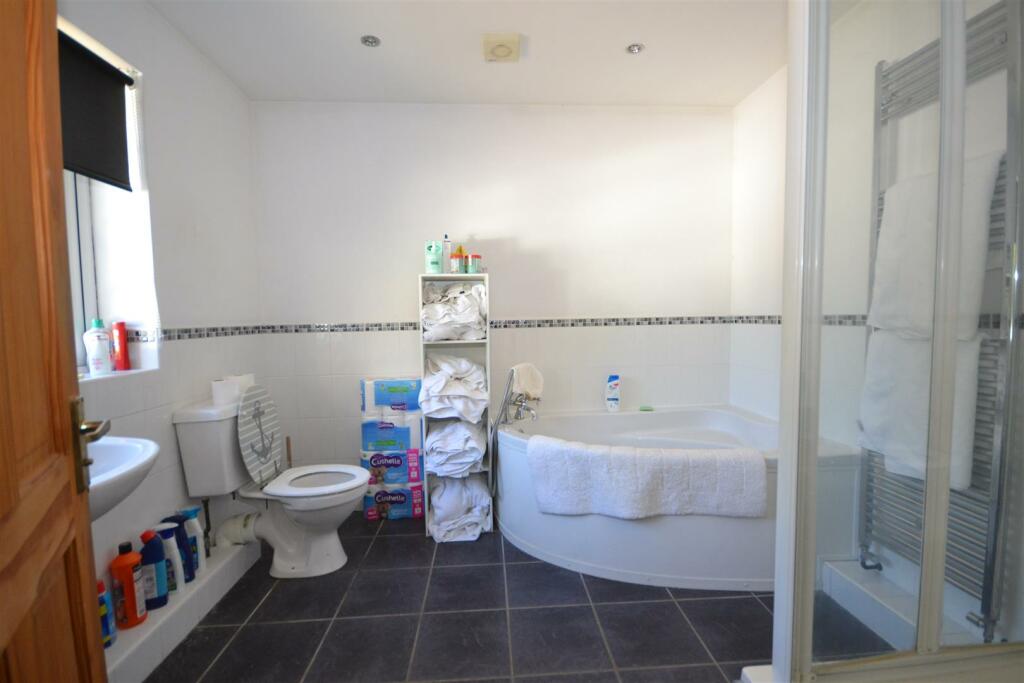 En Suite Bathroom