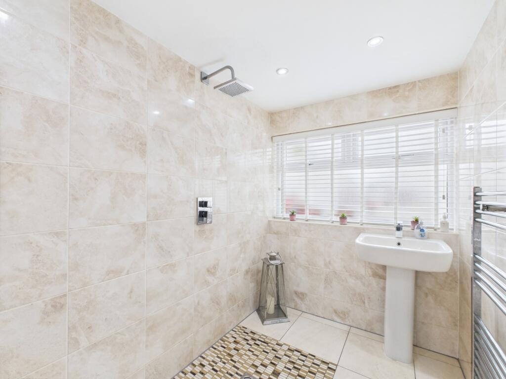 CAM02386G0-PR0140-STILL021