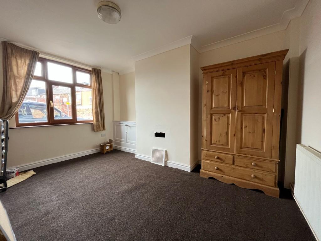LOUNGE / BEDROOM 1