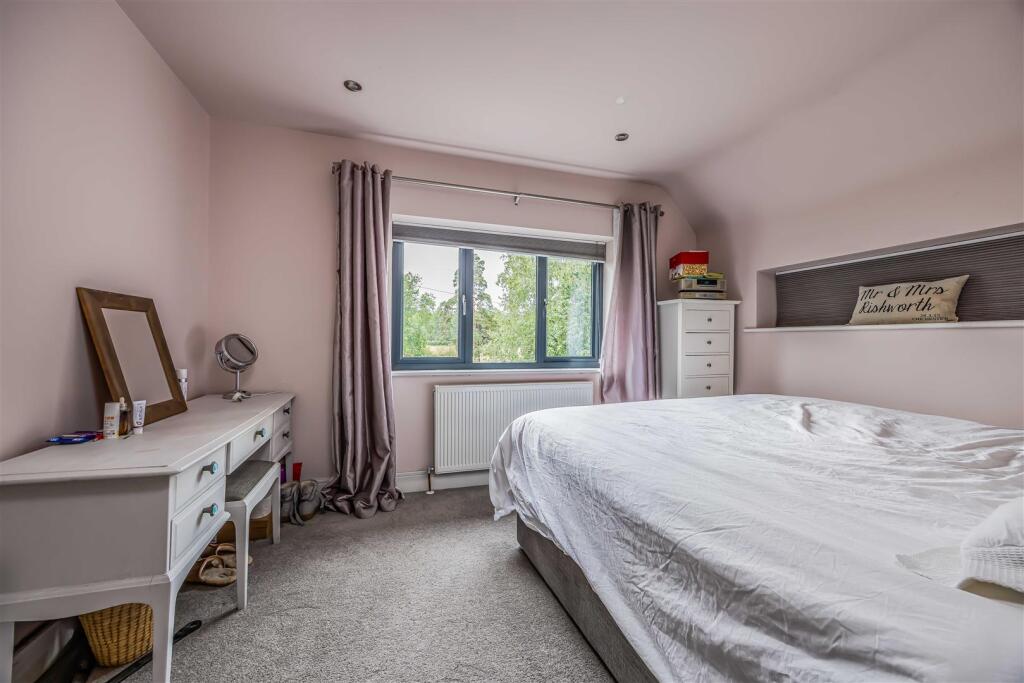 2 Firpiece, Forestside Road, Rowland¿s Castle-Smal