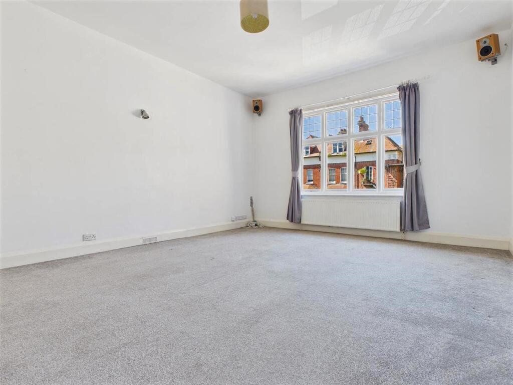 Bedroom 1.jpg