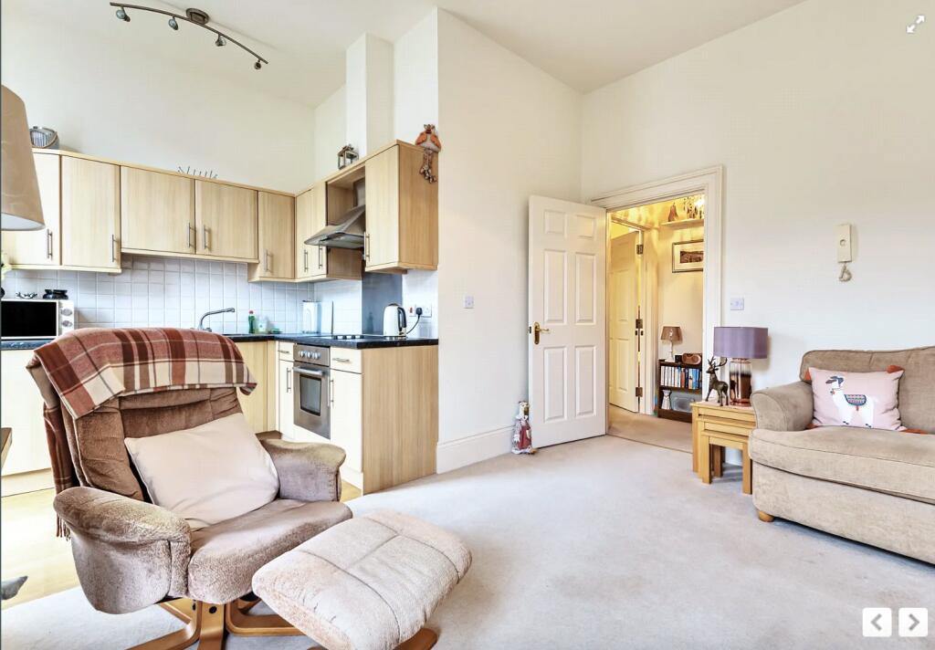 Lounge/Kitchen