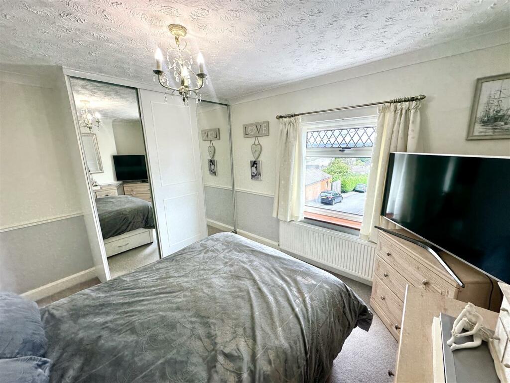 BEDROOM 2