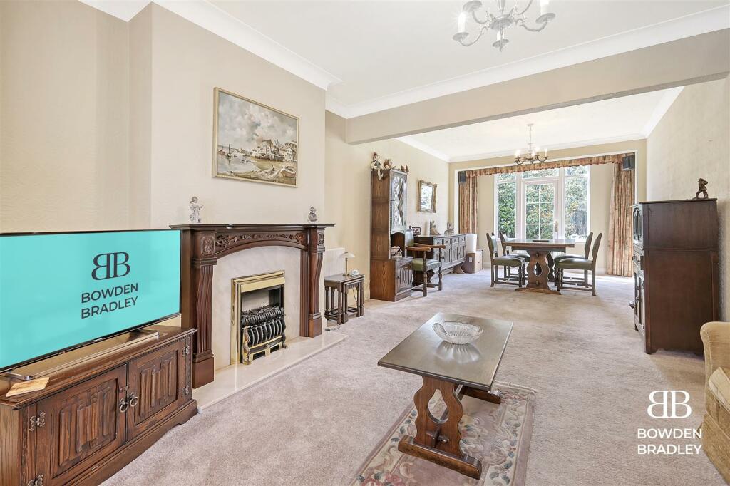 Lounge/Dining Room