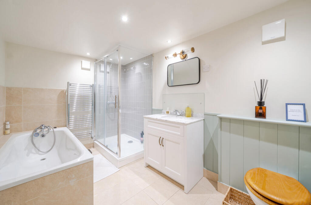 1298270-13-6836f0...