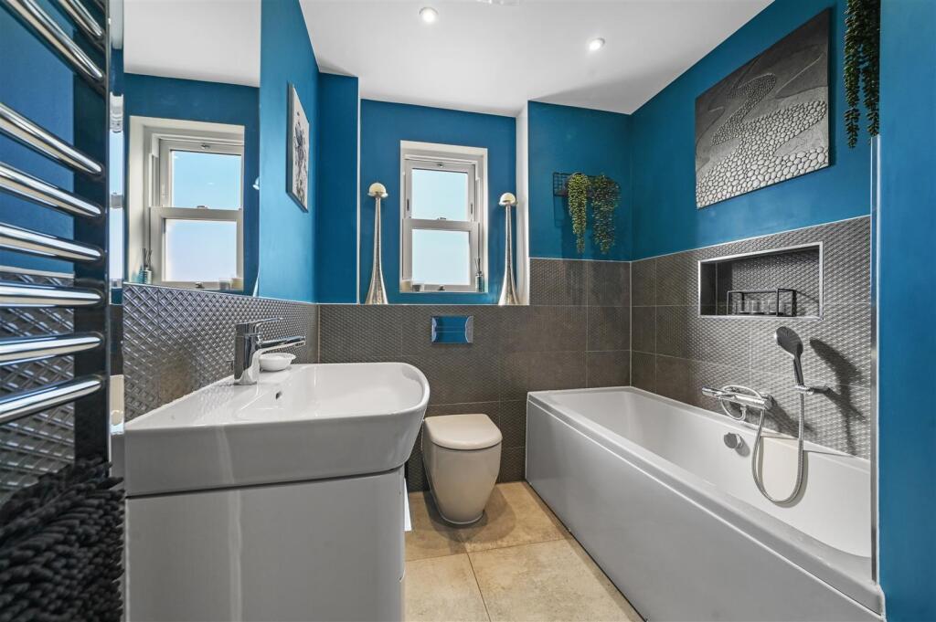 FAMILY BATHROOM