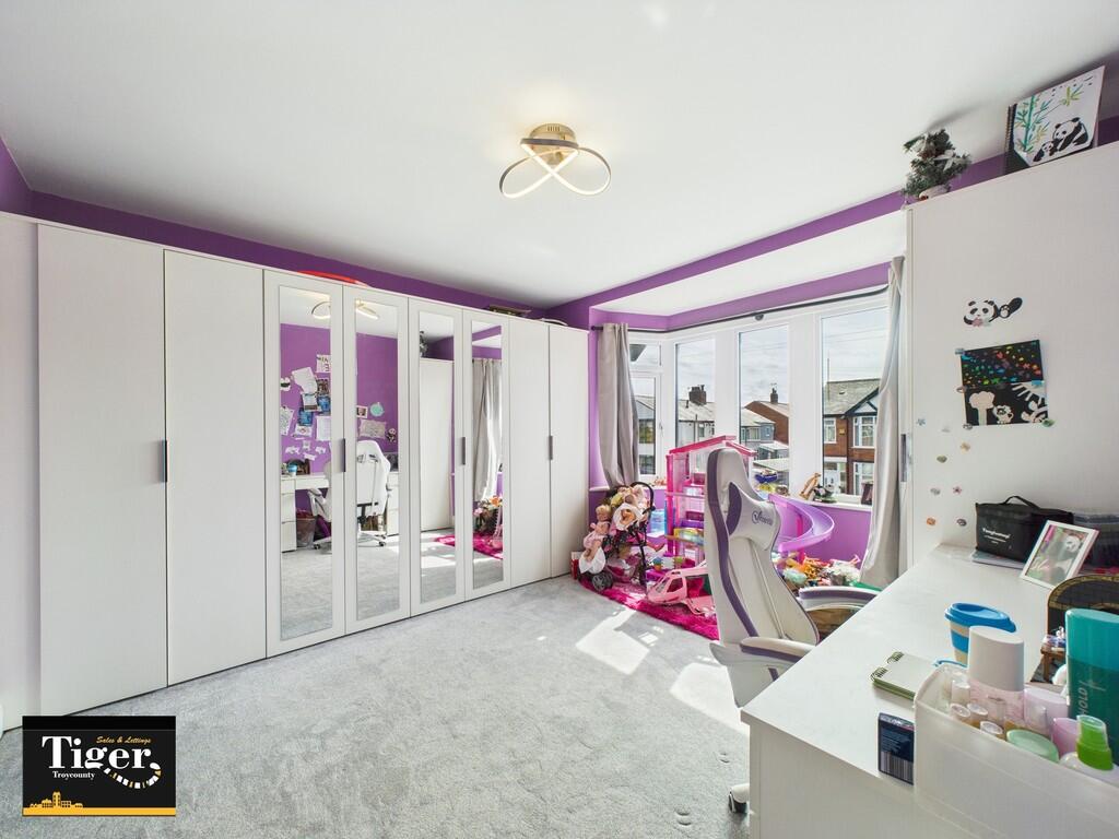 CAM02176G0-PR0559...