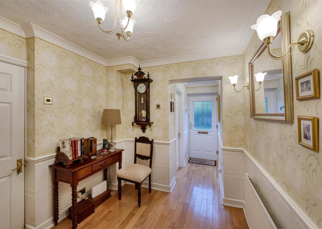 3 Cranmere Court-hall.jpg