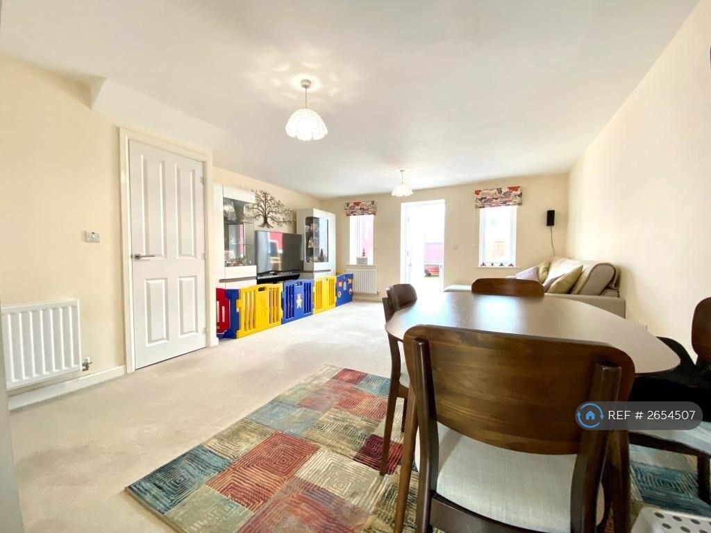 Lounge / Dinning Area