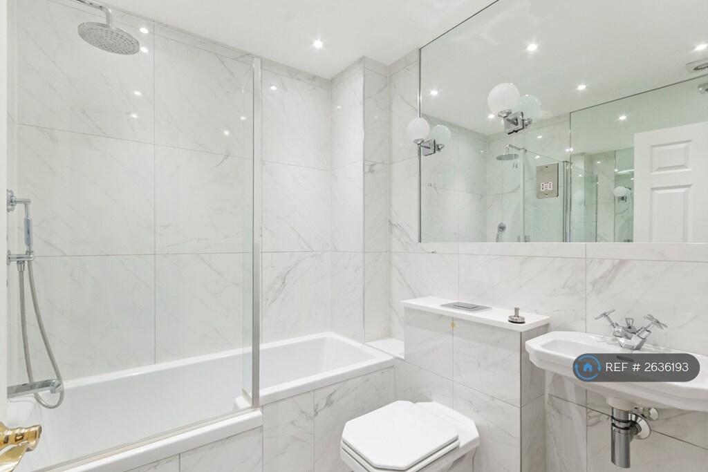 Main Bathroom 